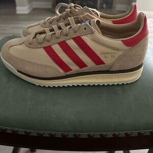 Adidas SL 72 RS, Beige & Red, Women’s 8 1/2 -9 Men’s Size 7- 7 1/2